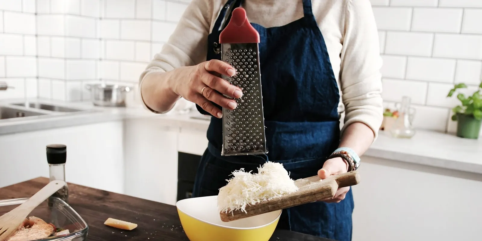 Fogadjunk, hogy rossz irányban használod a sajtreszelőt