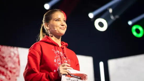 Szabó Zsófi reagált a támadásokra: Nem egy leáldozott hullócsillaga vagyok - Videó