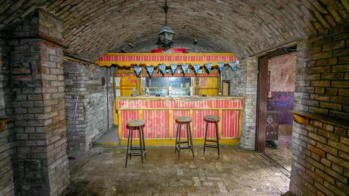 Mindent hátrahagyva tűntek el a magyar csárdából