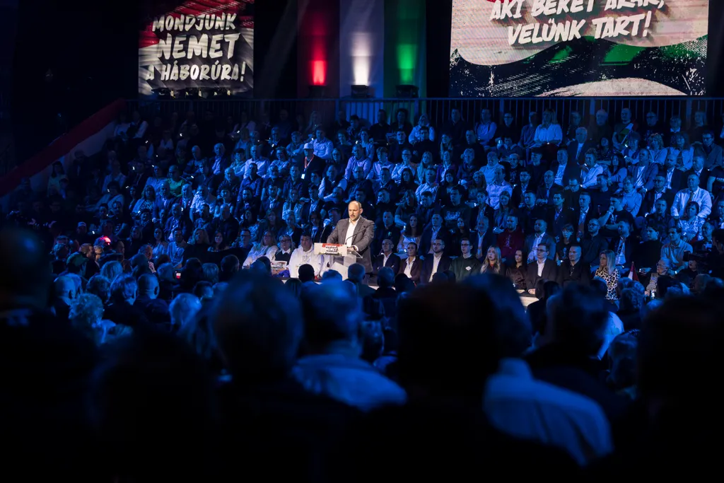 Háború ellenes Gyűlés HEGY Esztergom 2026.02.28.
Hernádi Ádám