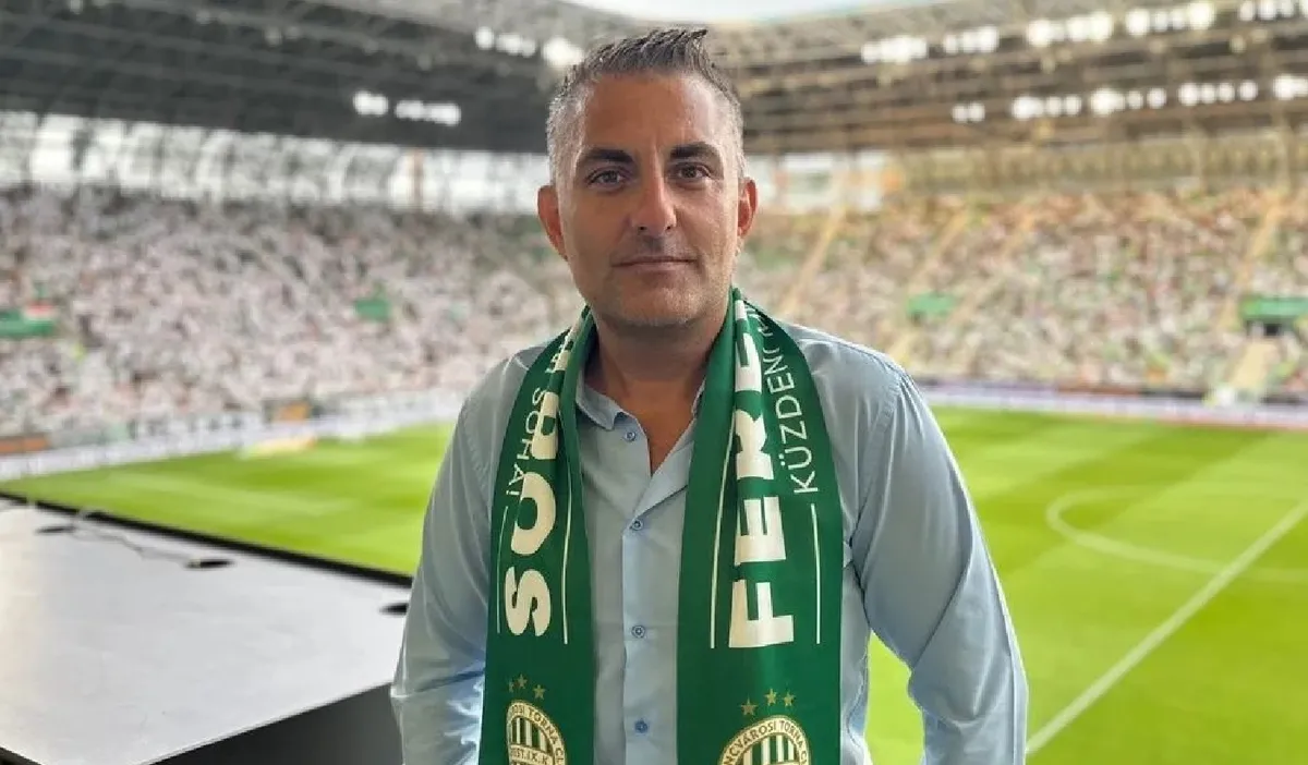 Gáspár Győző Fradi-sállal a nyakában a Groupama Arénában