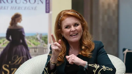 Újabb királyi botrány: András herceg volt felesége harisnyában eredt egy riporter után