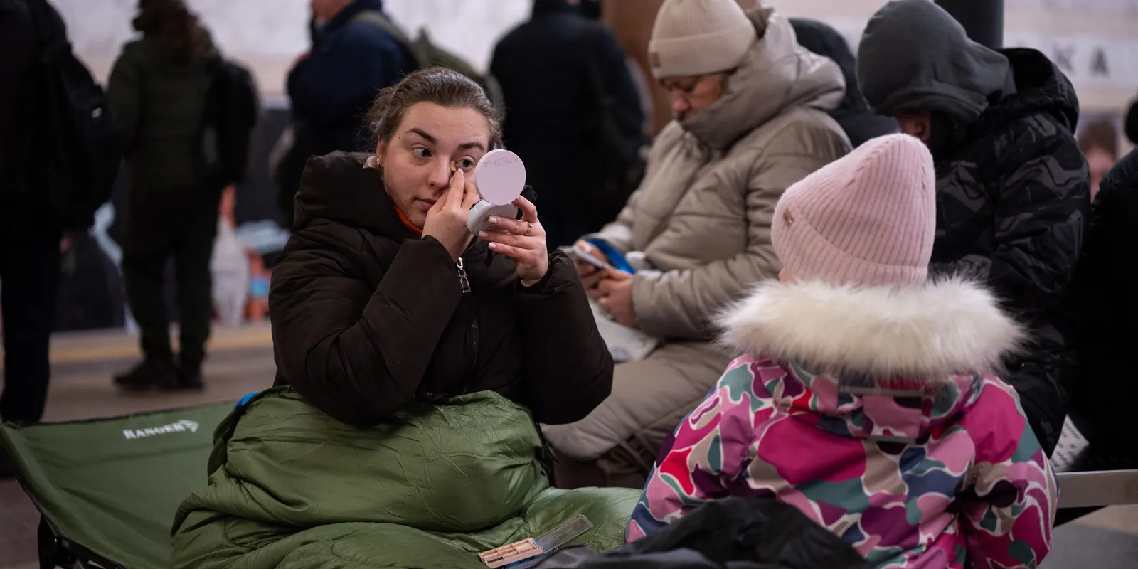 Kijevben plüssjátékokkal harcolnak a fagy ellen
