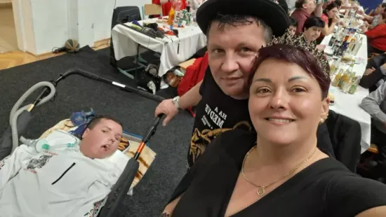 „Semmiből nem hagyjuk ki” - fergeteges bulin vehetett részt az SMA-val küzdő Zsoltika