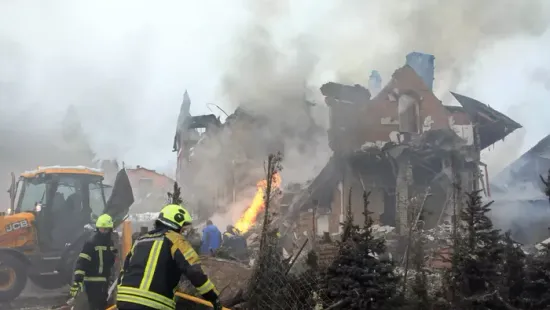 Éjjel érte támadás Ukrajnát, egy ember meghalt, négy gyerek megsérült