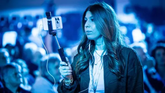 Megérkeztek az első fotók: ismét rengetegen vesznek részt a Háborúellenes Gyűlésen