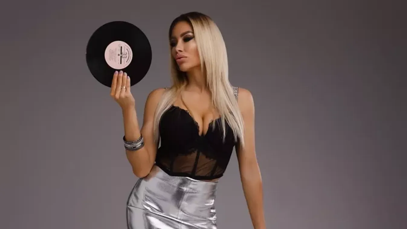 Voksán Virág: A többi anyukával nem beszélgetek