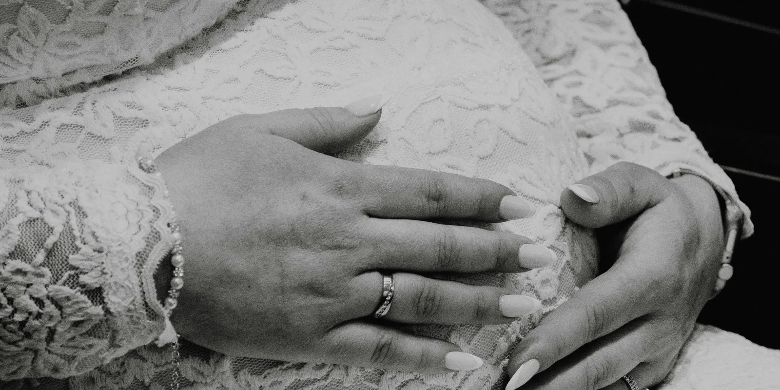 49 évesen, szingliként lett anya a hollywoodi sztár