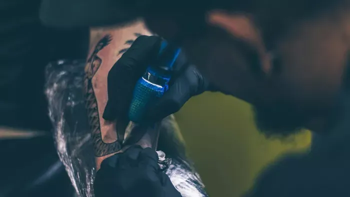 "Kockára tettem a látásomat, tetováltam a szemgolyómra"