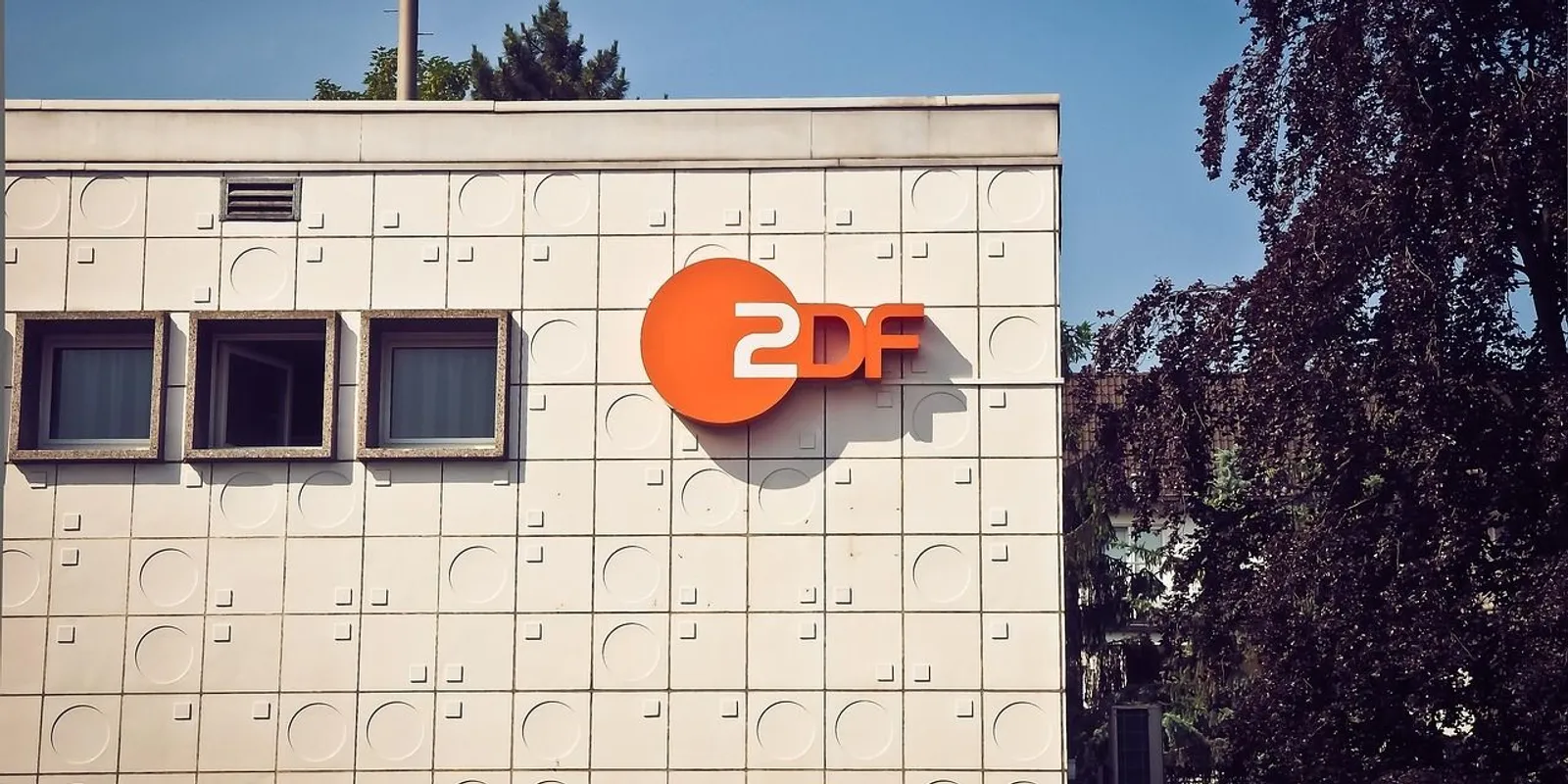 Hamisított videókat tett ki a német állami tévé a migráns helyzetről