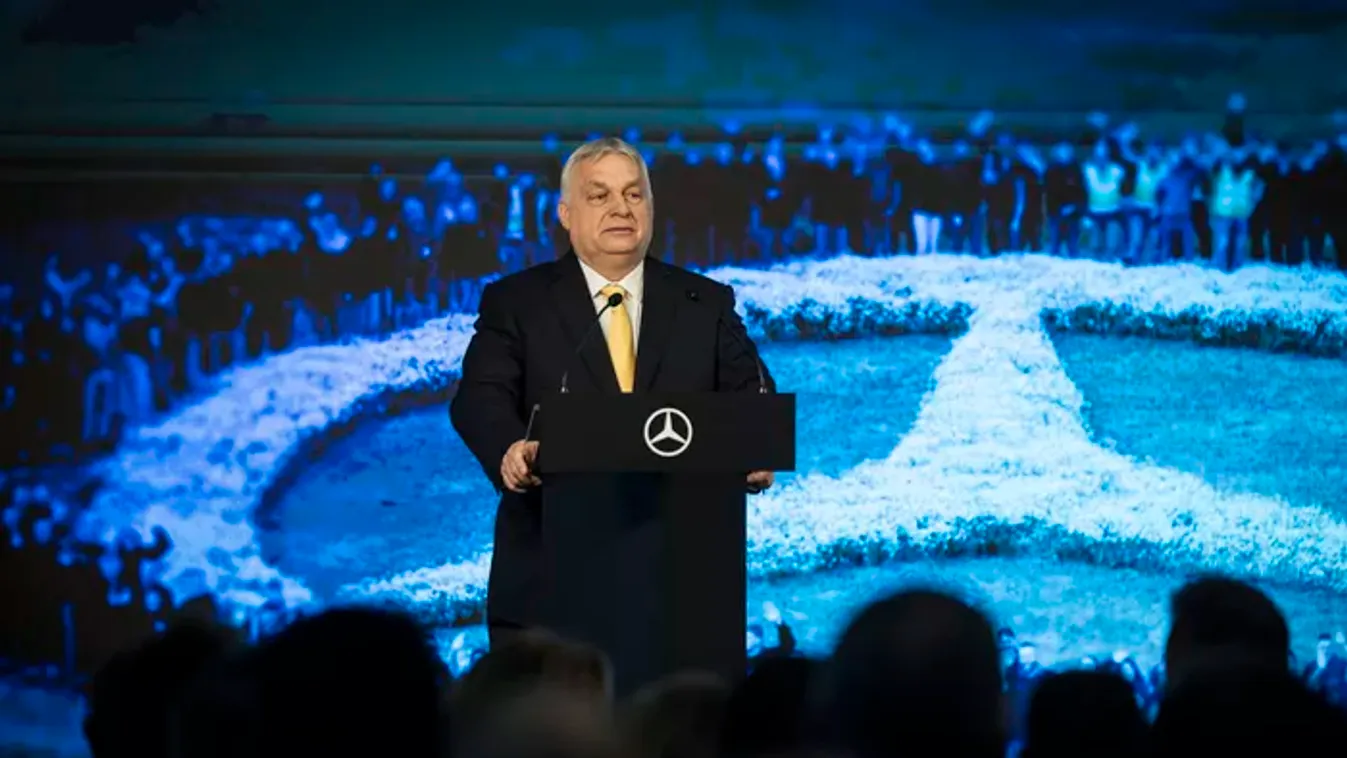 Most megnézheted, így vezet Orbán Viktor - Videó