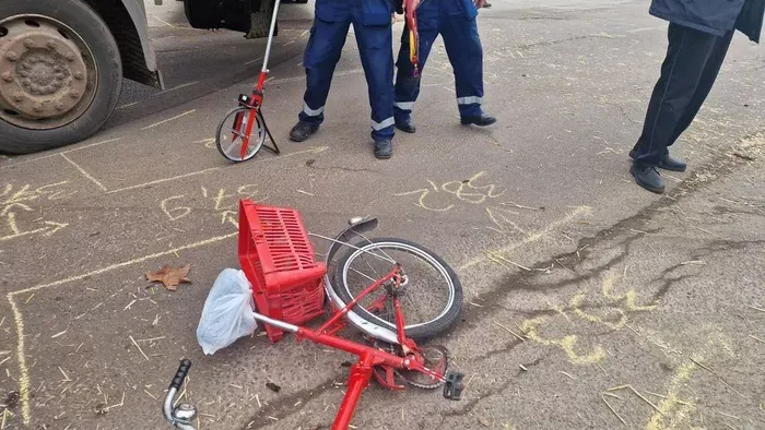 Kamion ütötte el a biciklijét toló Erzsi nénit