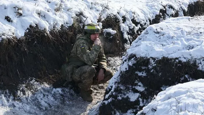 Így tartják melegen magukat az ukrán katonák az árkokban
