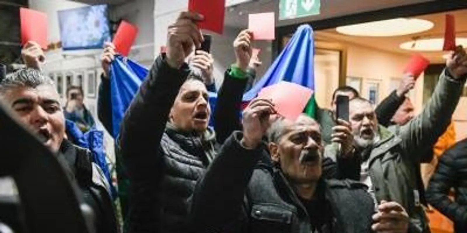 A Tisza veréssel és provokációval építi a szeretetországot