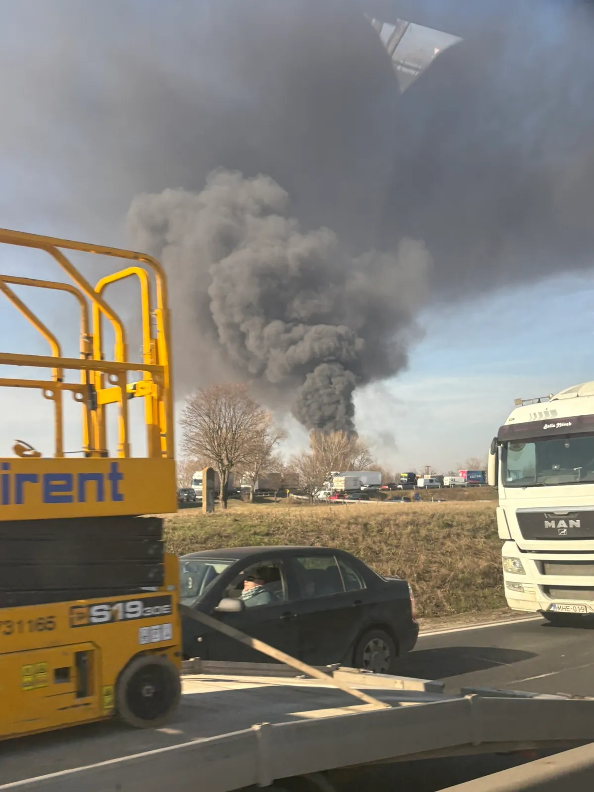 A soroksári tűz füstje is aggasztó látványt nyújtott