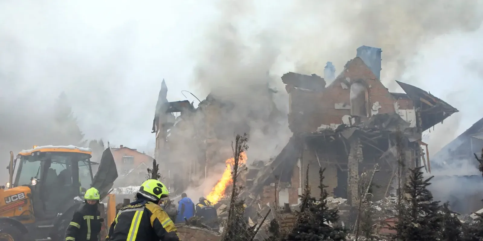 Éjjel érte támadás Ukrajnát, egy ember meghalt, négy gyerek megsérült