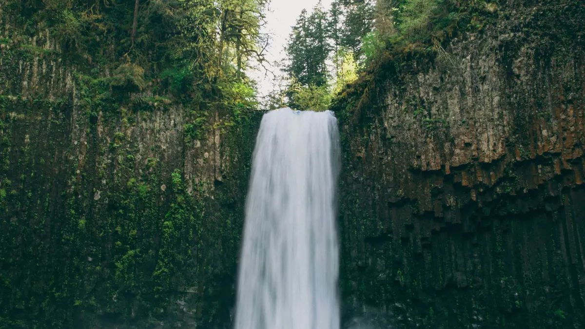 Lezuhant a vízesésről