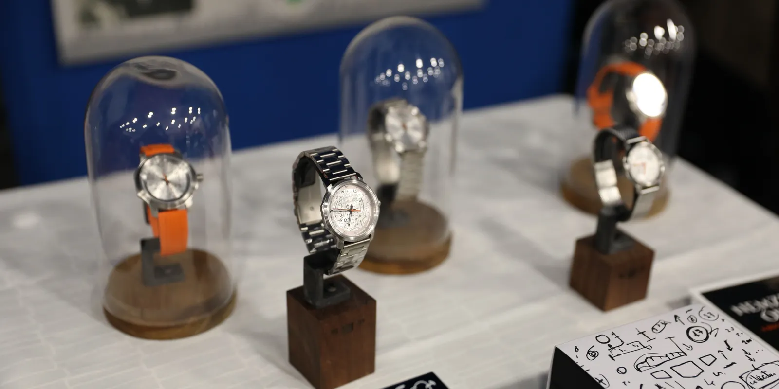 Vitályos Eszter csuklóján tűnt fel először a  különleges darab