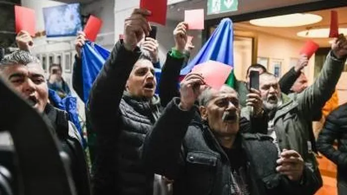 A Tisza veréssel és provokációval építi a szeretetországot