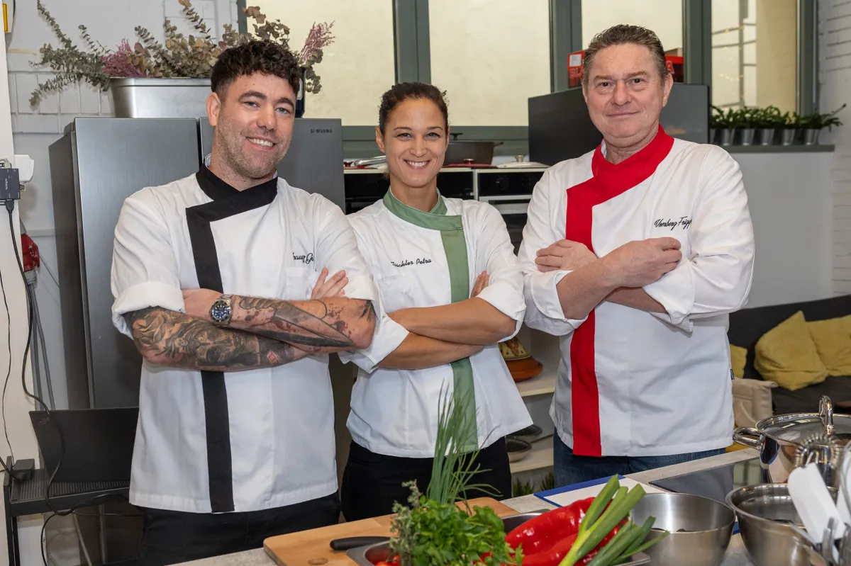 A Séfek Séfe három zsűritagja gyorsan összeszokott, sokat viccelődnek egymással.