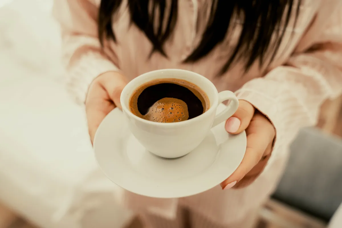 Reggeli kávé Girl,Hands,Holding,White,Cup,Of,Black,Coffe.,Morning,Coffee