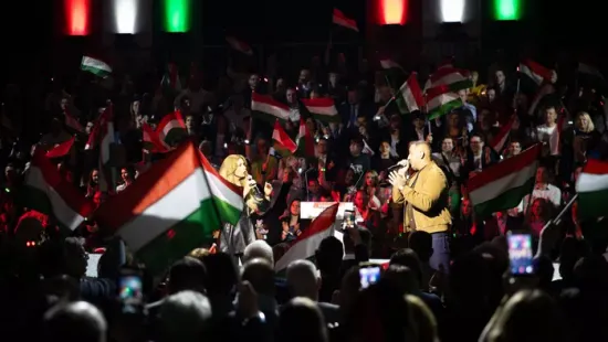 Háborúellenes Gyűlés: Proksa Szandra, Szabó Zsófi, Curtis és Radics Gigi is kiálltak a béke mellett