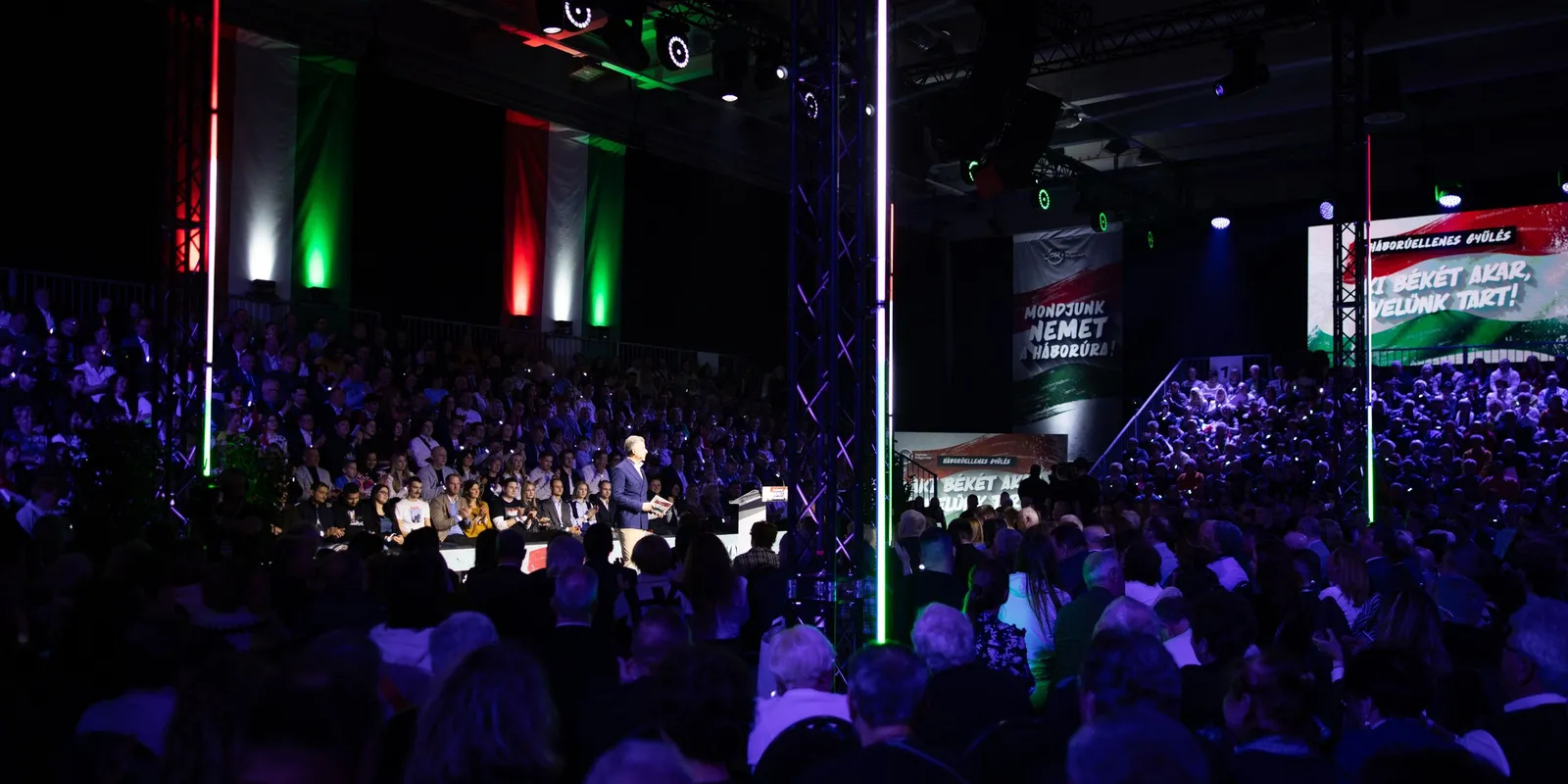 Orbán Viktort a kulisszák mögött kapták le