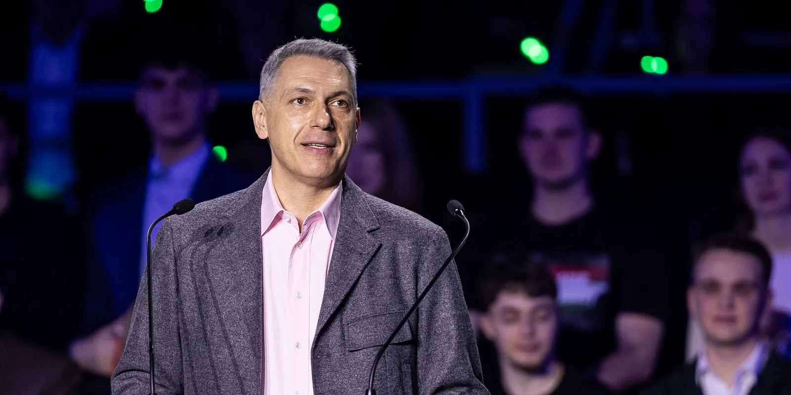 Lázár János üzent Magyar Péternek - Videó