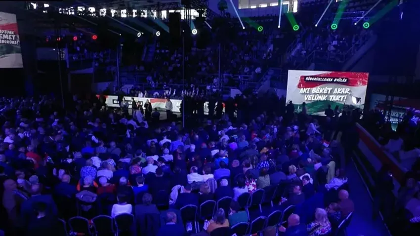 Itt vannak az első fotók a békéscsabai Háborúellenes Gyűlésről