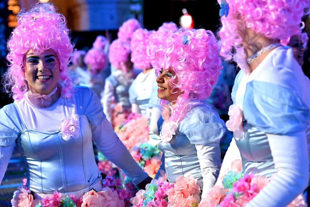 2eme corso carnavalesque nocturne du Carnaval 2026 - Vive la Reine, à Nice, le 14 février 2026. Le Carnaval se déroule du 11 février au 1 mars 2026. Il est le 1er carnaval de France et l'un des plus célèbres du monde, avec ceux de Rio et de Venise, attira
