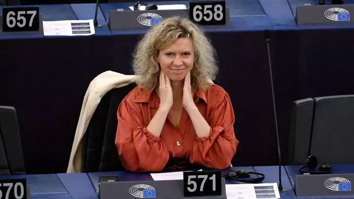 Kollar Kinga, Tisza Párt: Luxusvilla, sok-sok ingatlan