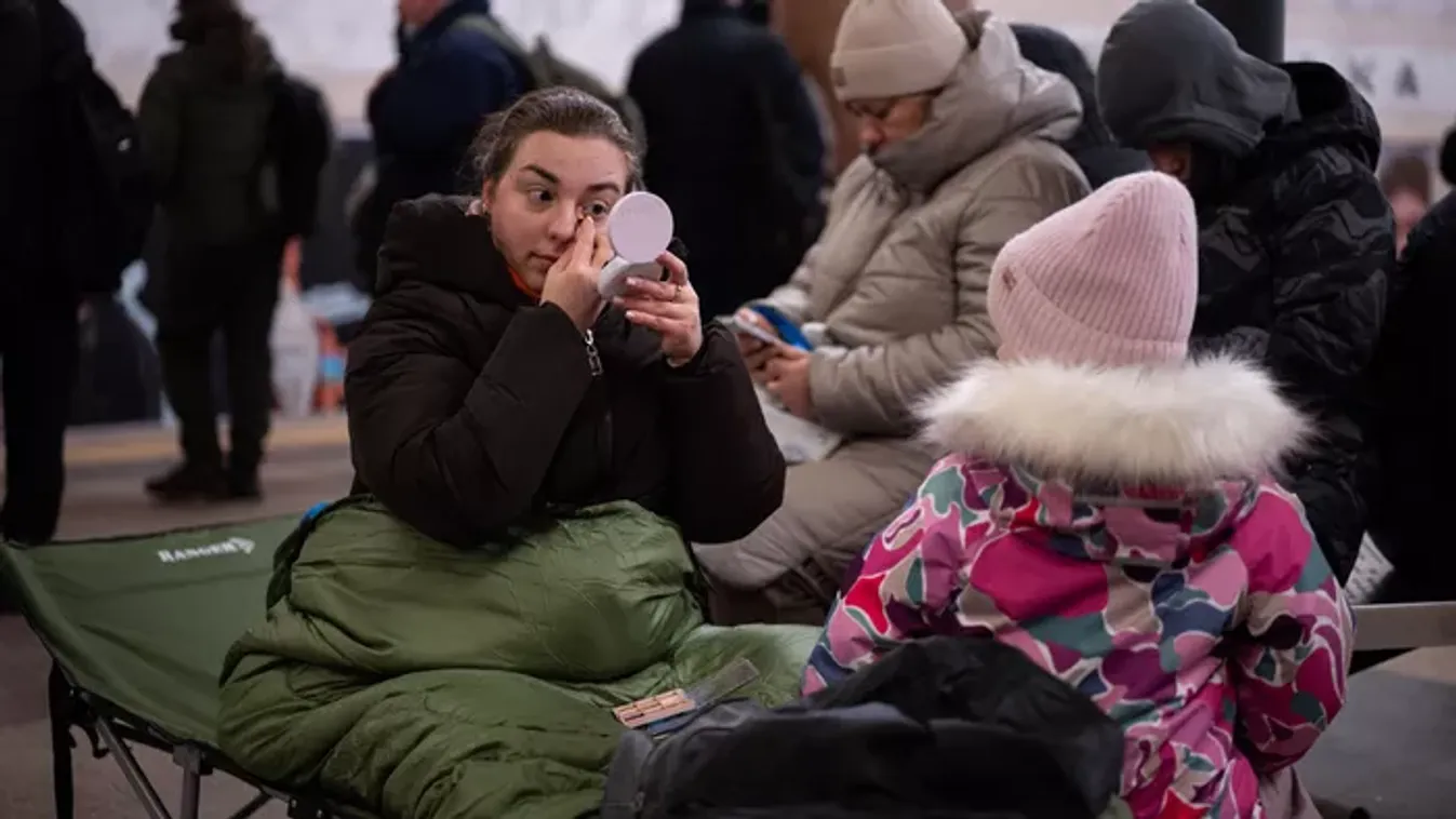 Kijevben plüssjátékokkal harcolnak a fagy ellen