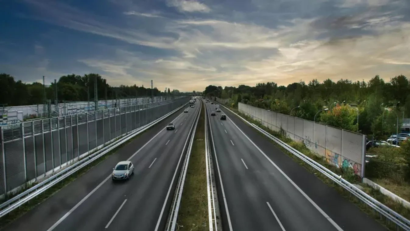  Az M1-es autópálya teljesen elesett