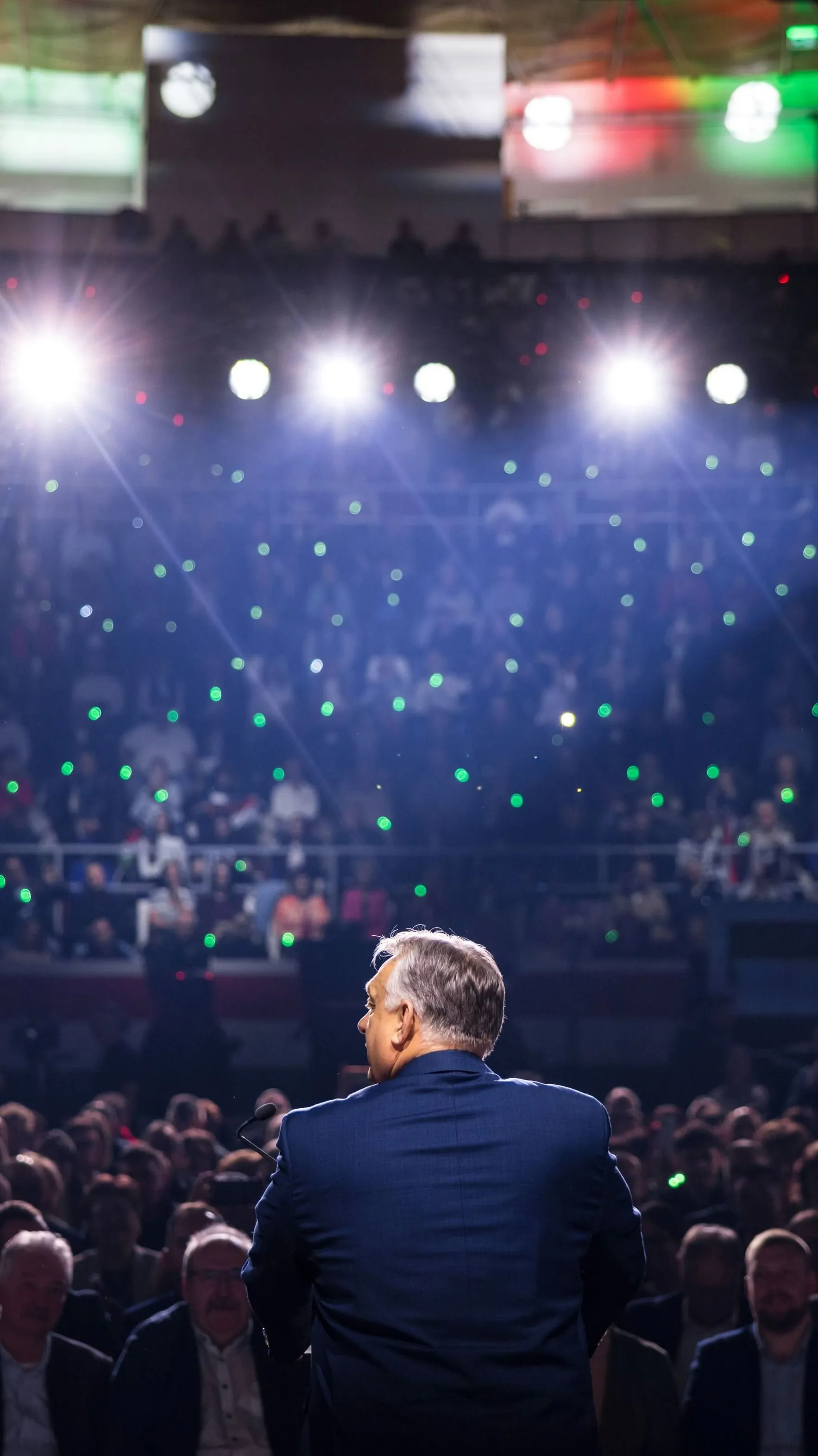 Csak a jelenlegi kormány képes elkerülni a háborút
