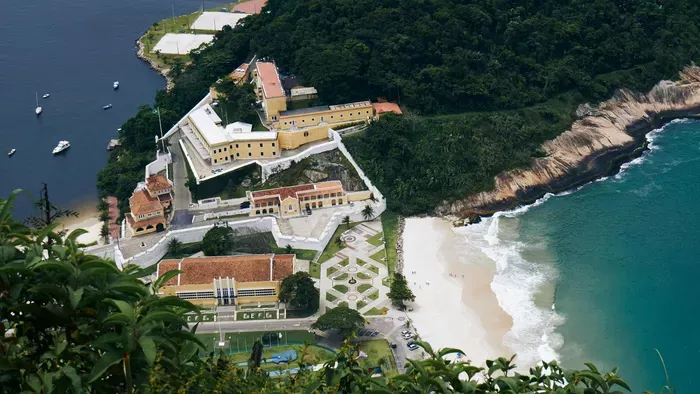 Szándékosan lelöktek egy férfit egy bevásárlóközpont tetejéről