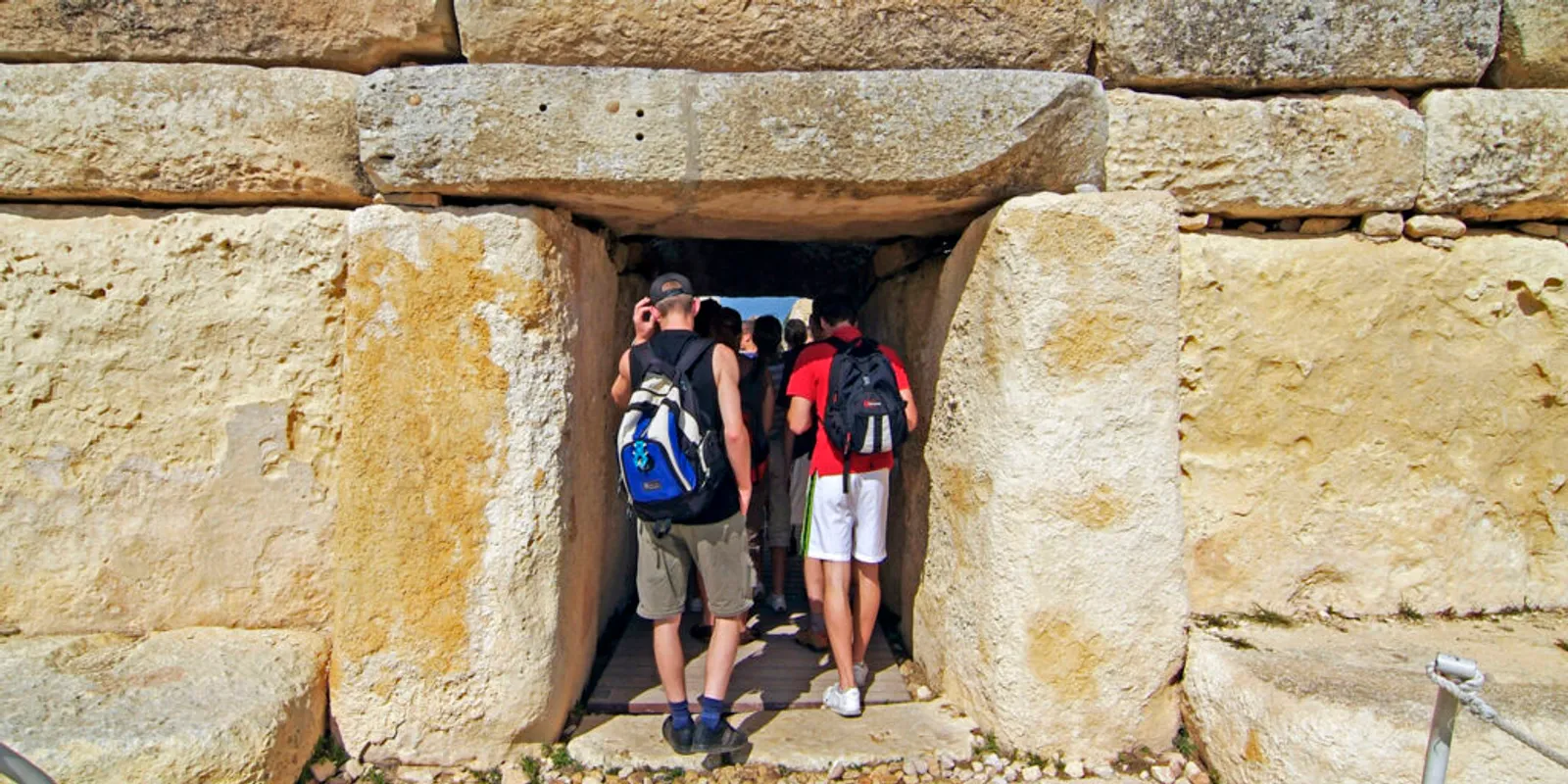 Magyar turista rongált Máltán: börtön is lehet a vége!