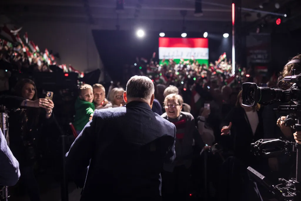 2025. 02. 07. DÁP, HEGY, háborúellenes gyűlés, szombathely
Orbán Viktor bevonulás