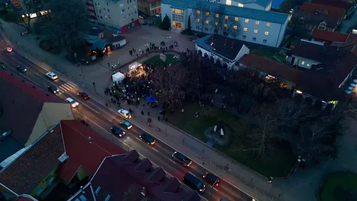 Maroknyian jelentek meg Magyar Péter rendezvényén