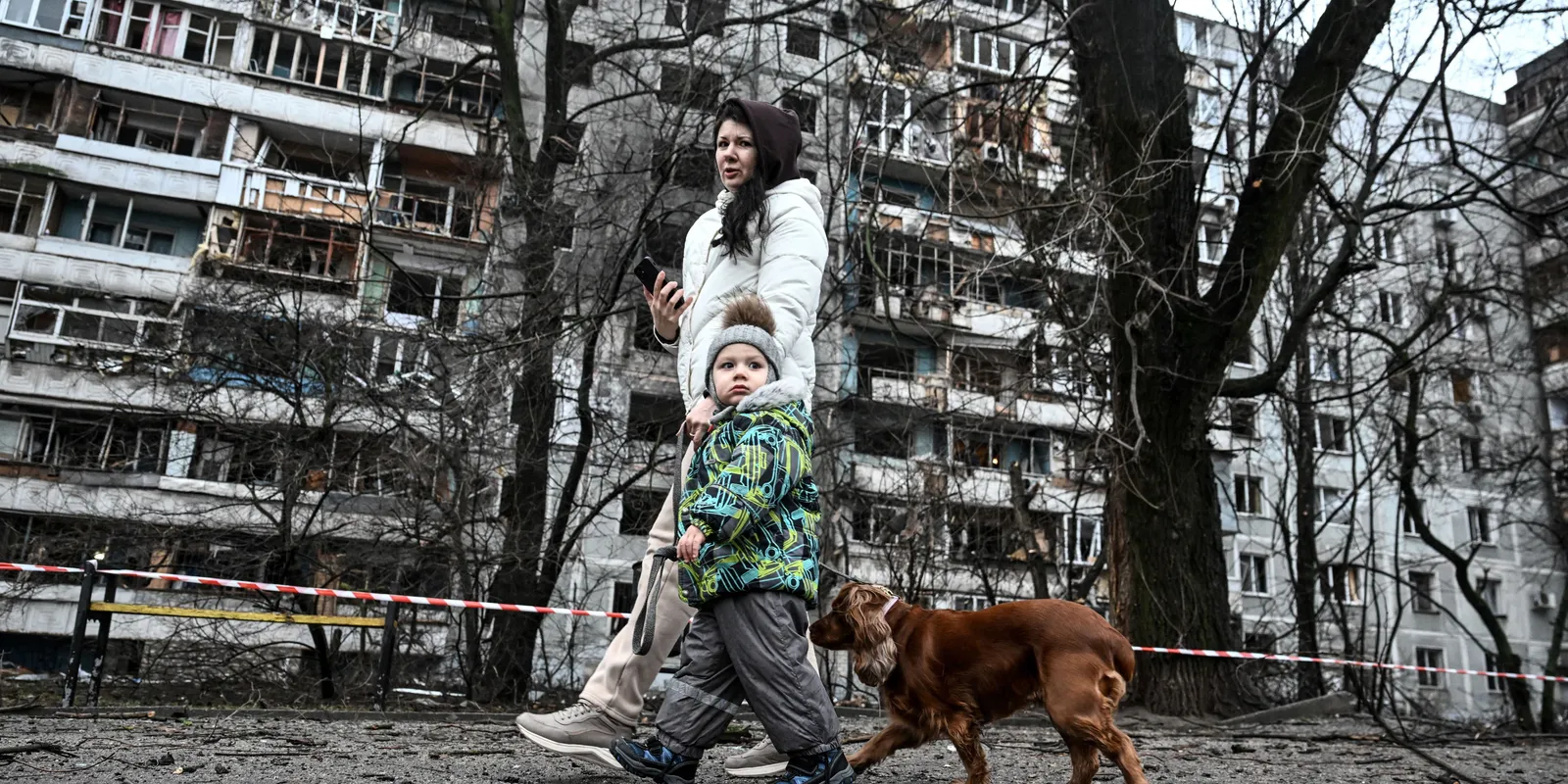 Drámai: így reagál az ukrán kislány a szétlőtt ovija láttán