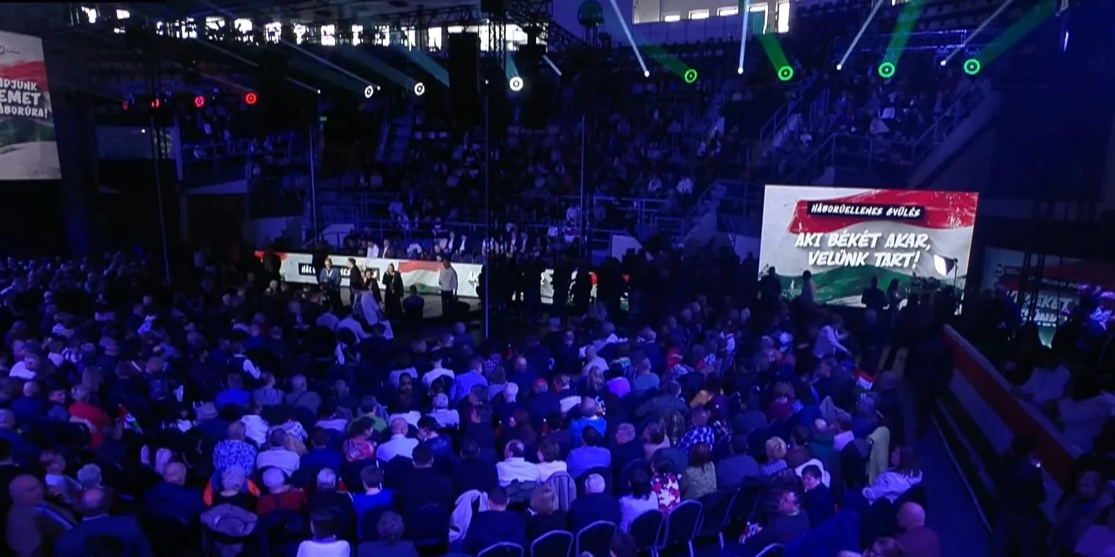 Itt vannak az első fotók a békéscsabai Háborúellenes Gyűlésről