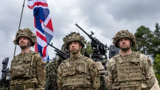 Brit és francia ejtőernyősök készülnek Ukrajnába