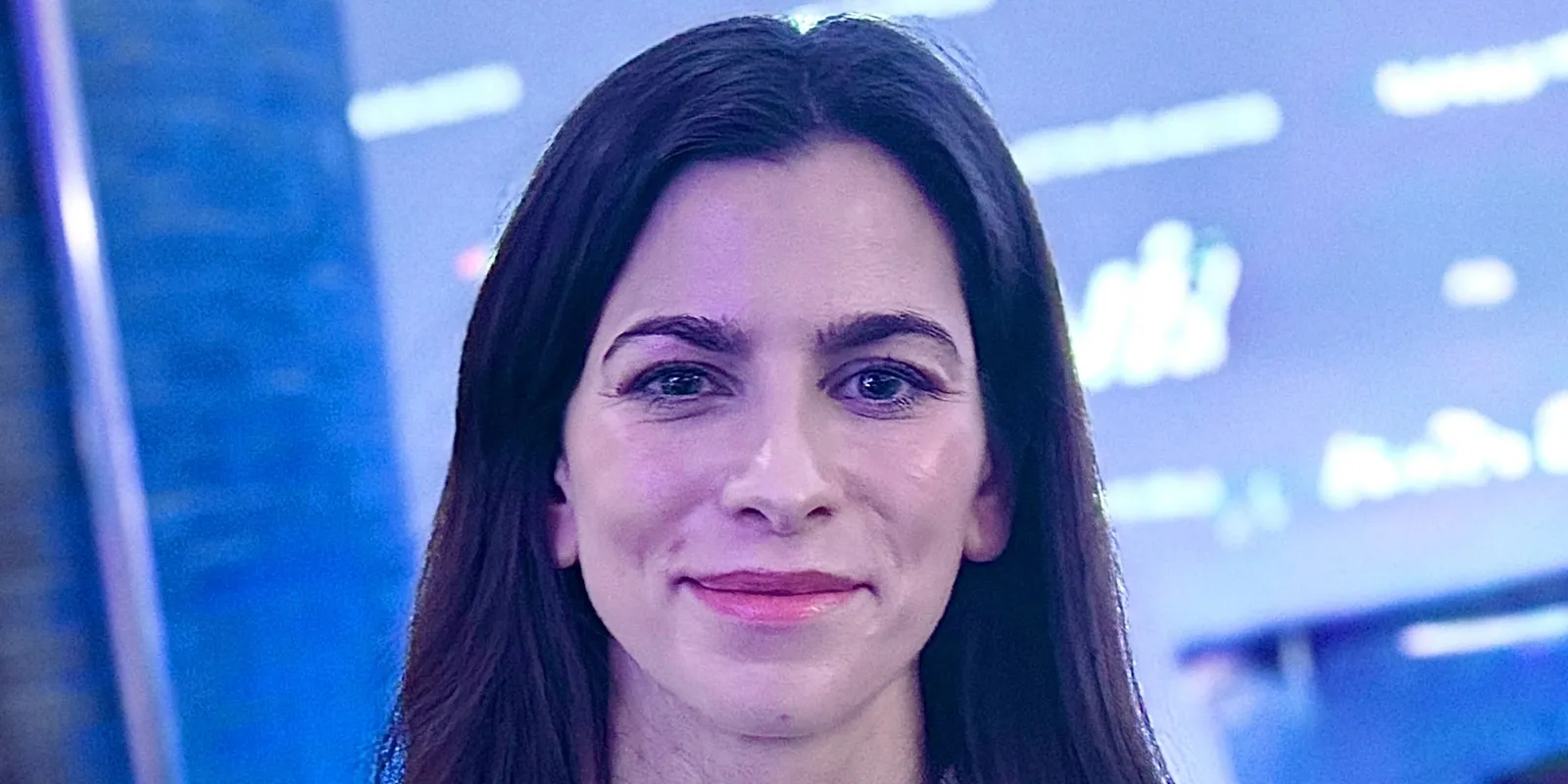 A nemzeti kormány nem engedi, hogy a háború elvegye a pénzünket és a fiainkat!