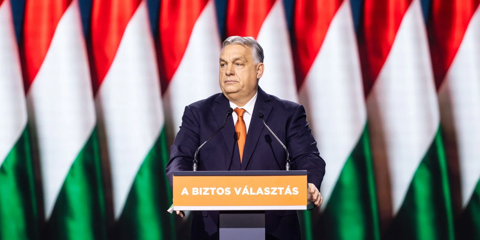 Különleges ajándékot kapott Orbán Viktor - Videó