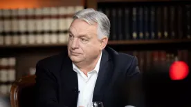 Nem fogod elhinni, mit csinált Orbán Viktor a reptéren - Videó