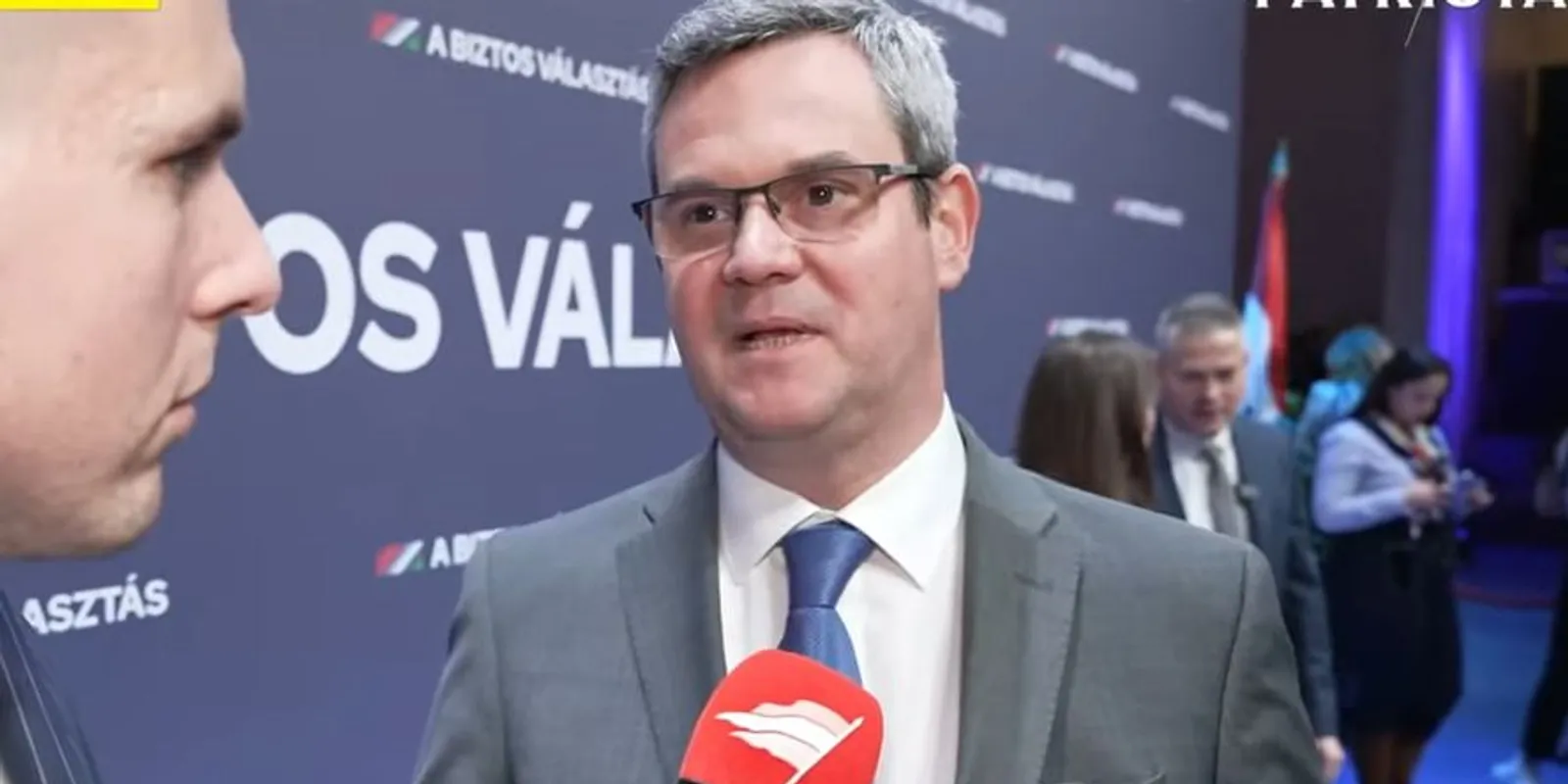 Takács Péter: Az embereknek elegük van Magyar hülyeségeiből