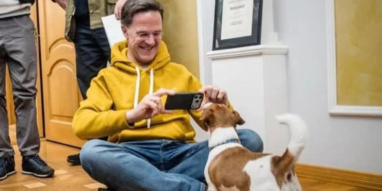 A NATO-főtitkárt egy kutya győzte meg Ukrajna támogatásáról