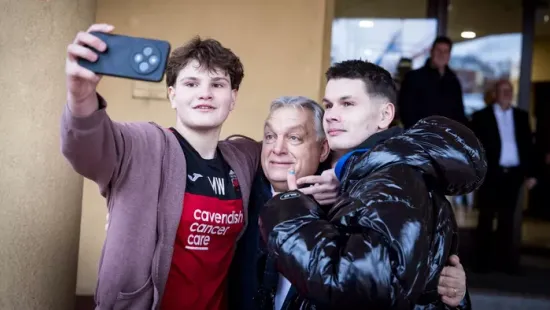 Szívmelengető képek Orbán Viktor első állomásáról! - Fotók