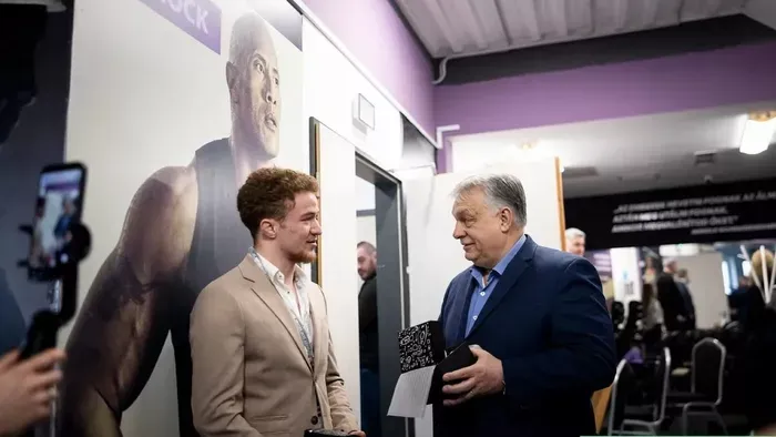 Az MMA harcos nemet mond a háború finanszírozására