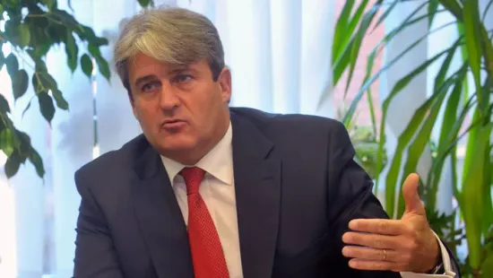 Zelenszkij ukránbarát magyar kormányt akar, a Tisza a Shellel pedig olcsó olajat nem