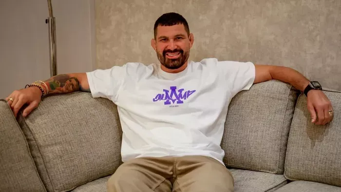 Kiállt a béke mellett, balos lapok támadják Végh Attilát